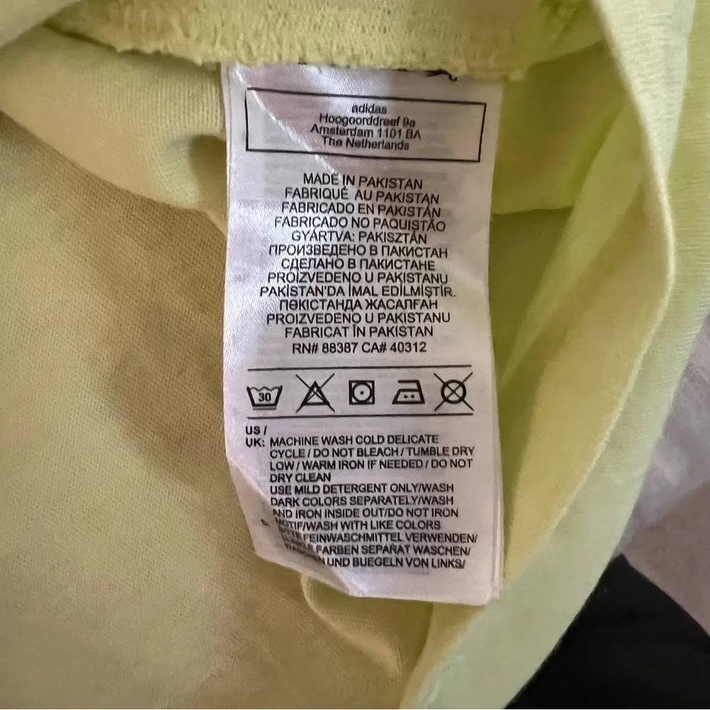Adidas Men’s Trefoil Essentials Yellow Tint Short Sleeve T Shirt Size Small
